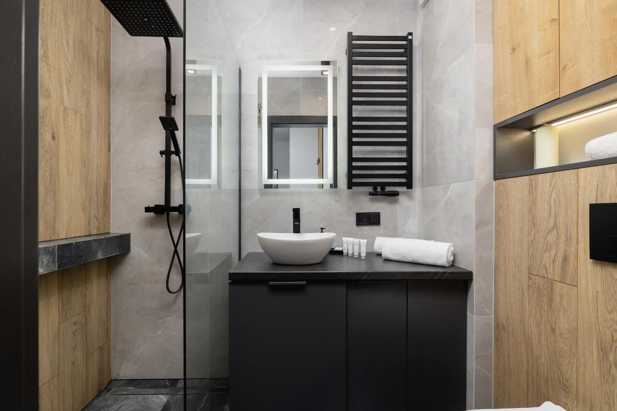 Elegant Apartment In Cracow With Balcony, Parking And Desk By Noclegi Renters Krakau Exterior foto